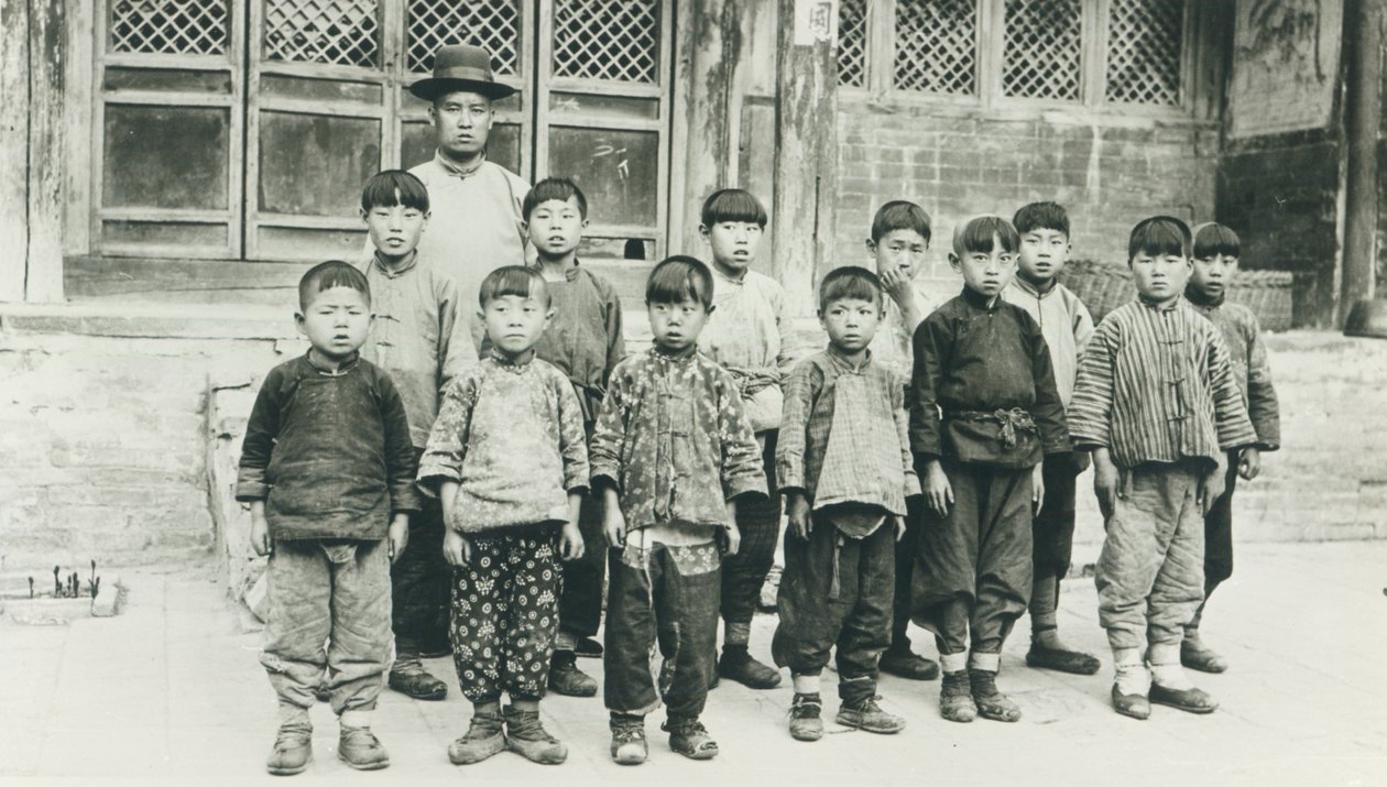 Tanár és tanulók alkotó: Chinese Photographer
