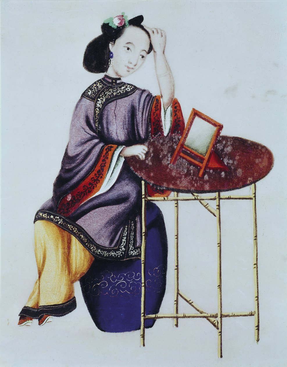 Egy kínai nő, aki rendezi a haját, Qianlong-korszak (1736-96) alkotó: Chinese School