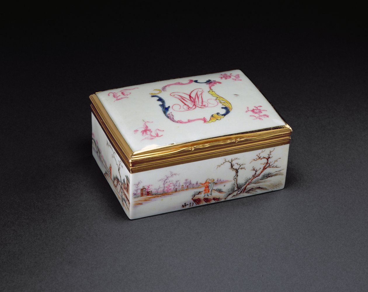 Egy monogramos tubákos doboz, Qianlong-korszak (1736-95) 1750 körül (porcelán) alkotó: Chinese School