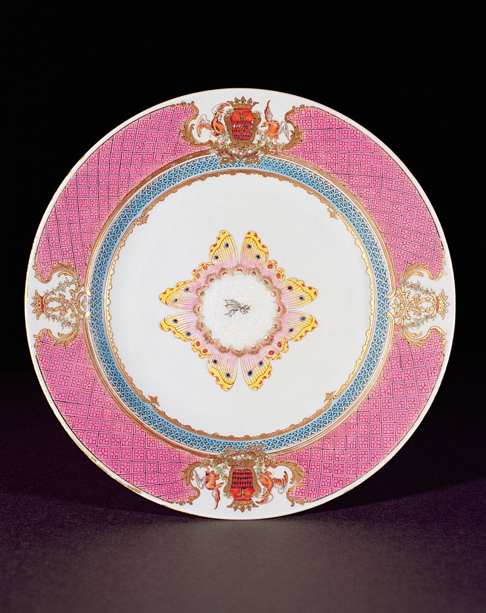 Famille Rose zománcokkal festett vacsoratányér a Grimaldi di Castro karjaival, Yongzheng (1723-35) 1735 körül (porcelán) alkotó: Chinese School