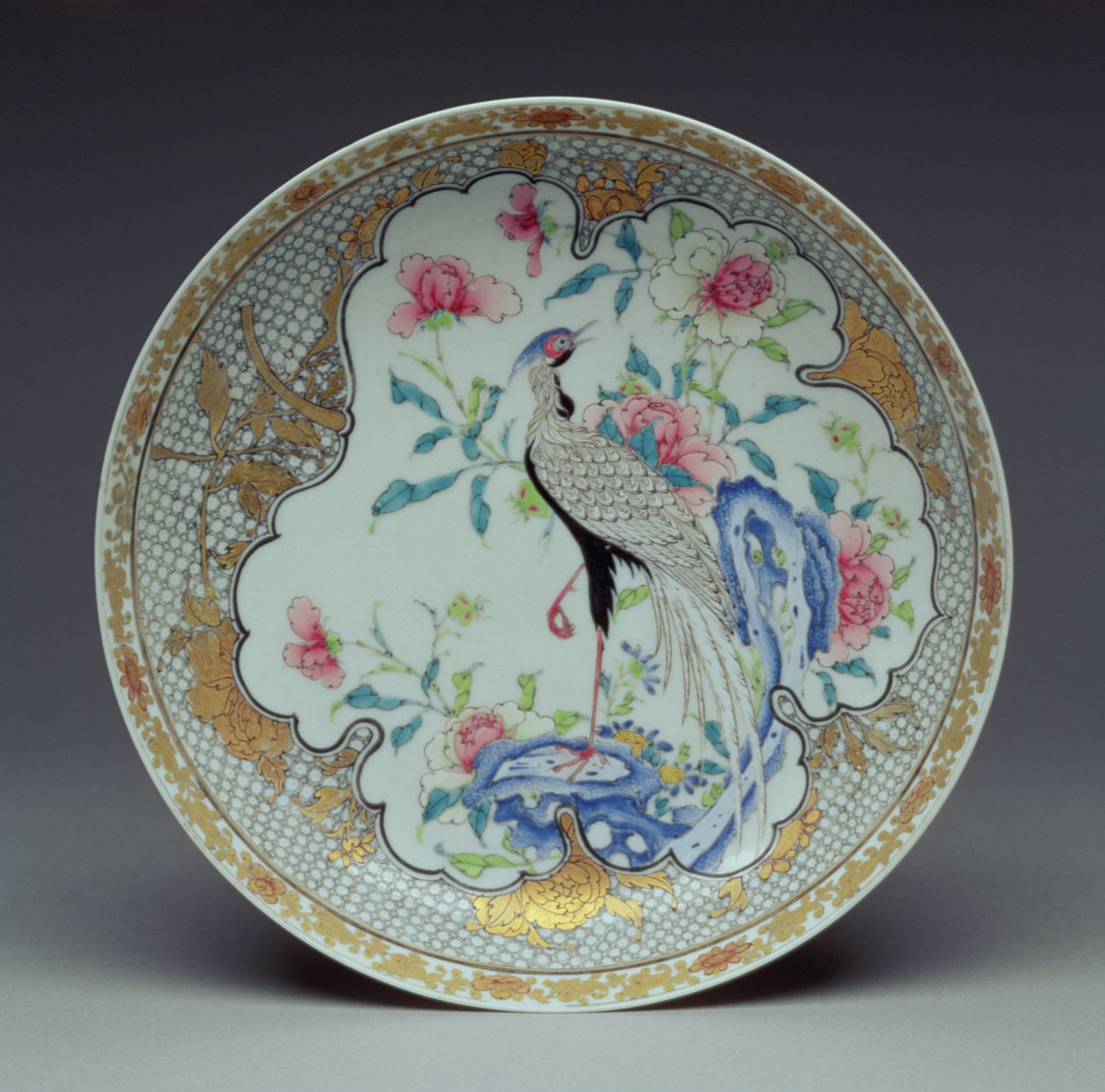 Hosszúfarkú madárral, sziklákkal és virágokkal festett edény, Yongzheng-korszak, 1725-35 (tojáshéjporcelán) alkotó: Chinese School