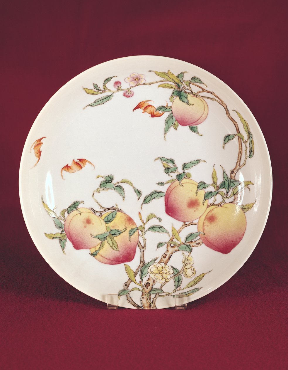 Famille rózsatányér kajszibarack mintával díszítve, Qing-dinasztia (porcelán) alkotó: Chinese School