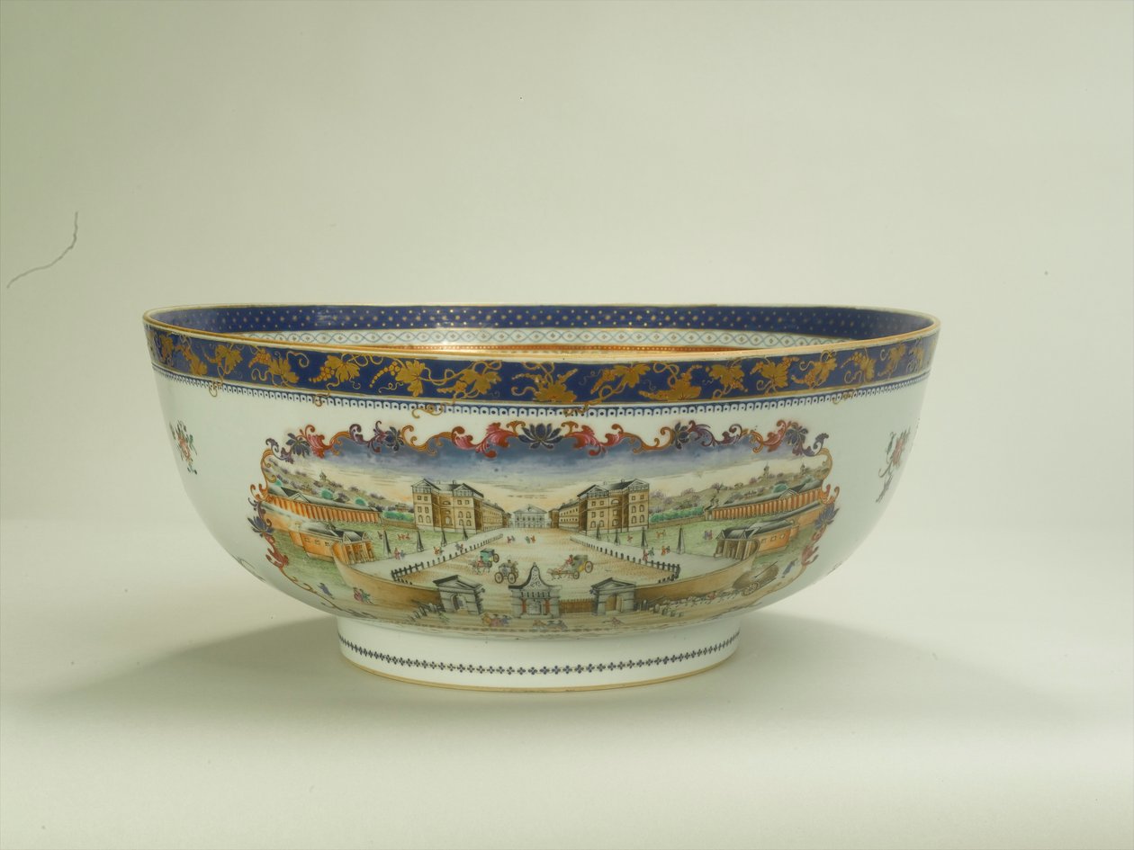 Famille rózsa puncstál ovális lapos panellel, amely az 1750-es évek Foundling Kórházát ábrázolja, Qianlong-korszak (1736-95) 1790 körül (kerámia) (lásd még: 294699) alkotó: Chinese School