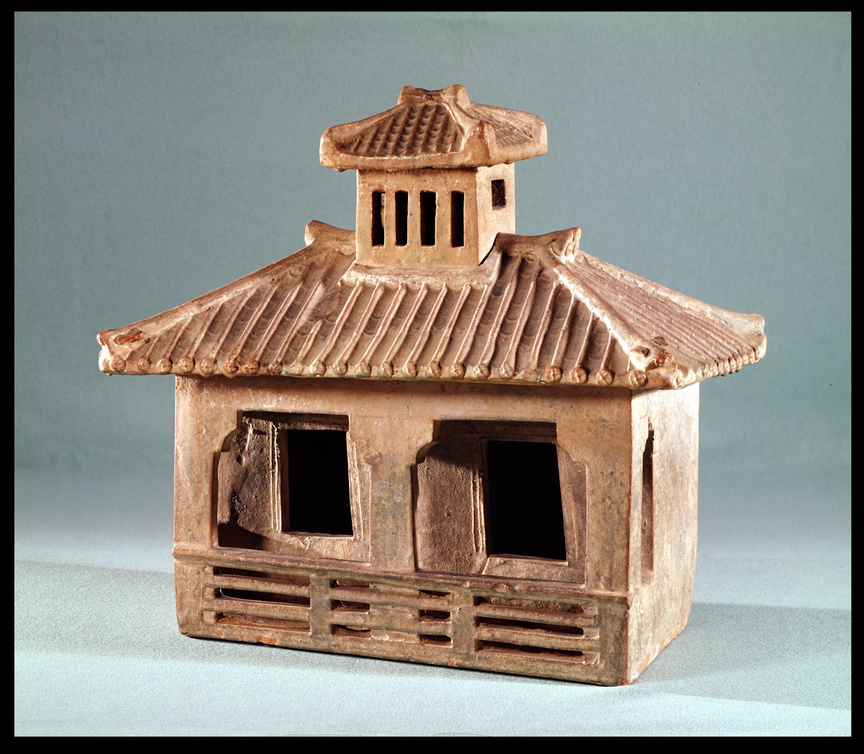 Egy ház temetési modellje, Han-dinasztia (Kr. e. 206-i.sz. 220) (terrakotta) alkotó: Chinese School