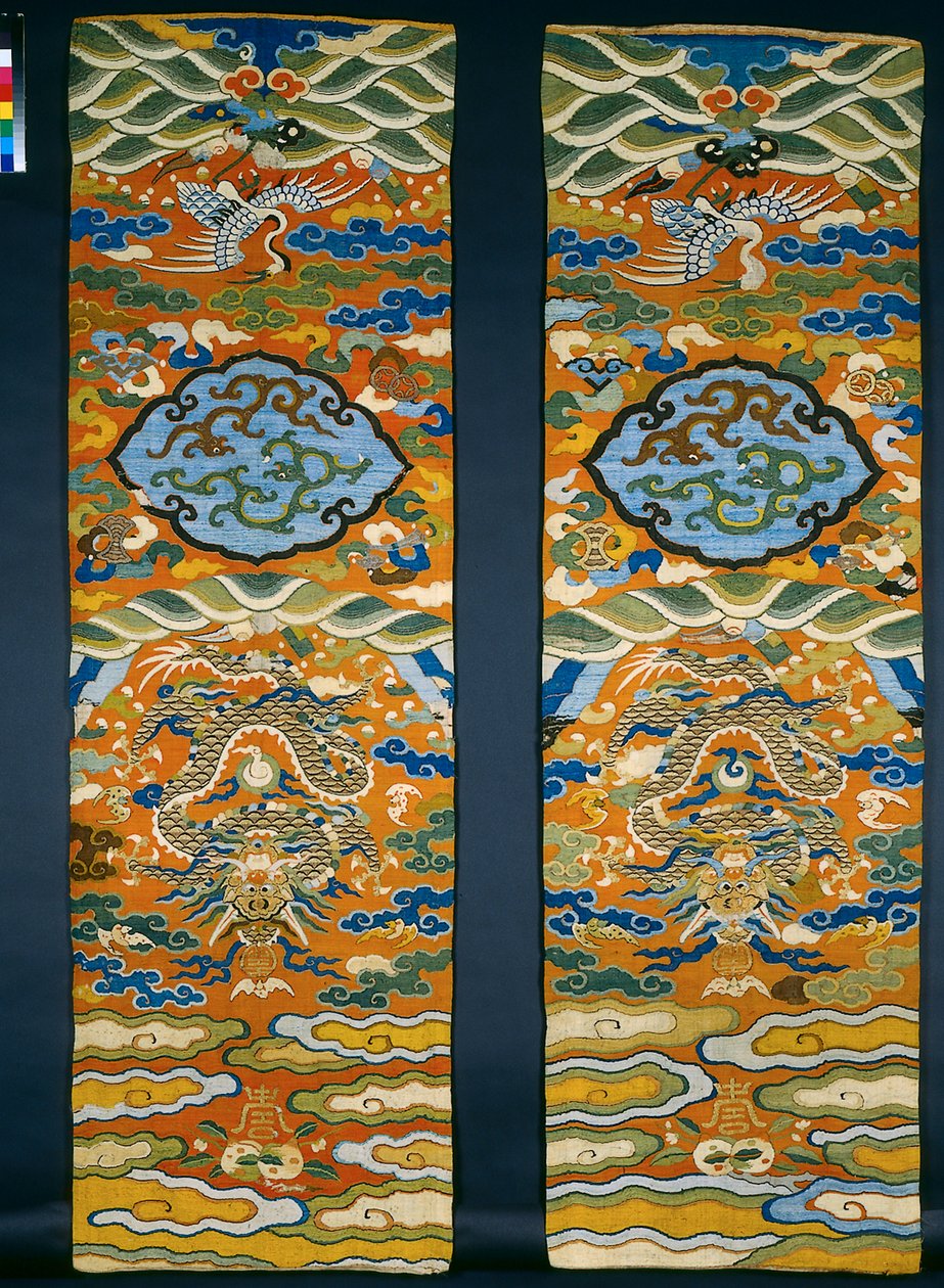 Kesi (k’o-ssu) gobelin szék panelek (selyem, fémszálak, len hátlap) alkotó: Chinese School