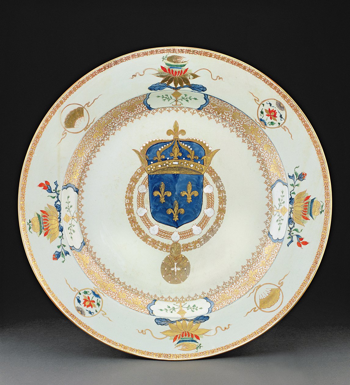 Nagyméretű fegyvertöltő a francia király karjaival, 1730 körül (porcelán) alkotó: Chinese School