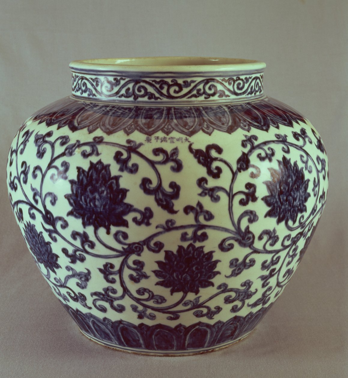 Nagy kék-fehér Ming váza Hsuan Te jelzéssel, 1426-35 alkotó: Chinese School