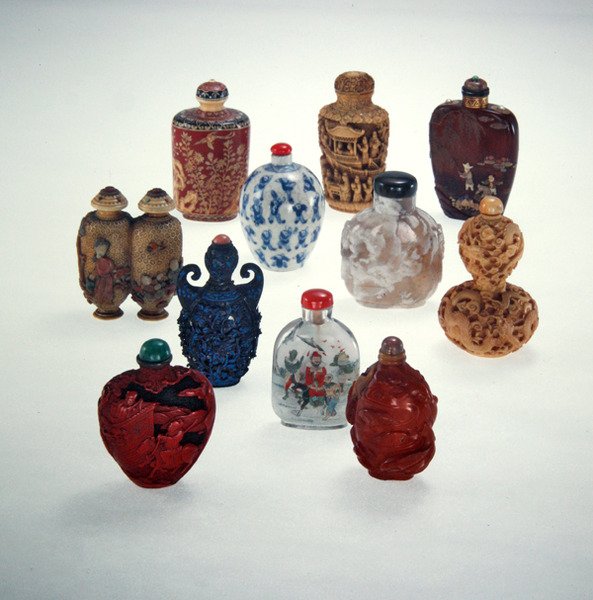 tubákos üvegek alkotó: Ching Period Chinese School