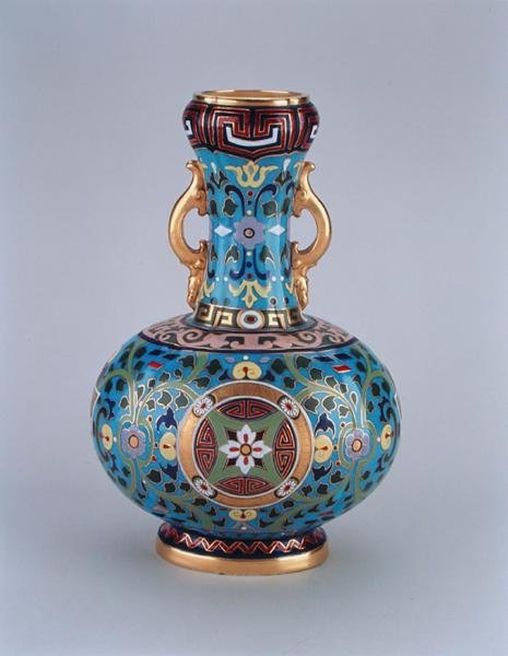 Cloisonne utánzattal díszített próbaváza, Minton & Co, 1870 körül (porcelán) alkotó: Christopher Dresser