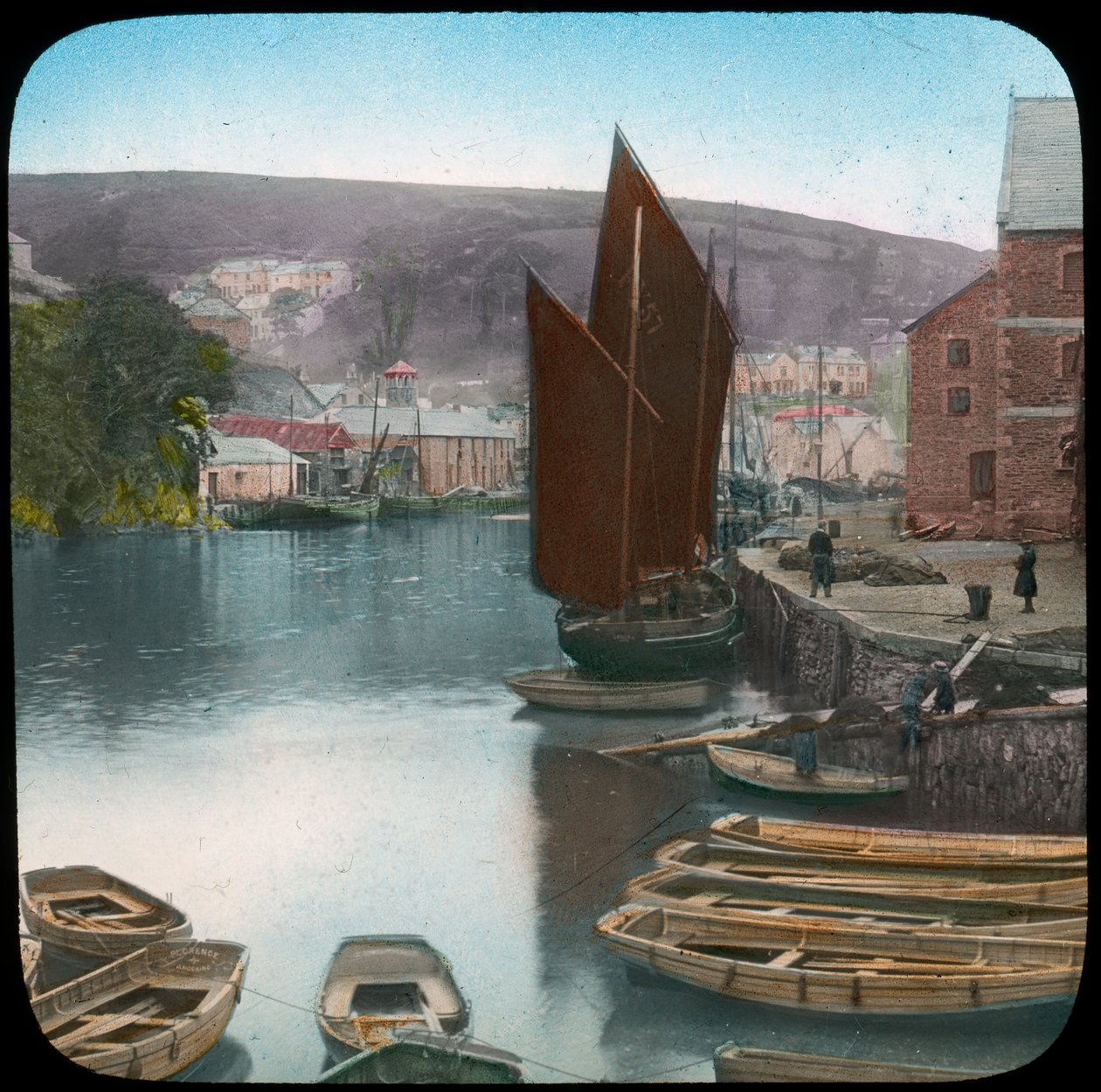 Looe, a rakpartról, Cornwall, a 19. század végén vagy a 20. század elején alkotó: Church Army Lantern Department