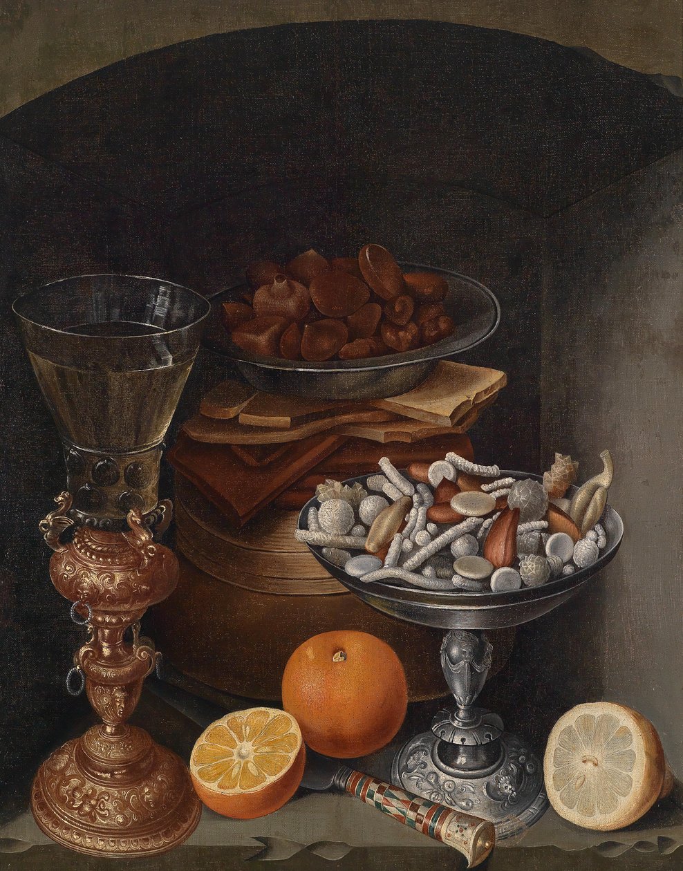 Csendélet borospohárral, naranccsal, tányér gombával és ezüst tálcukorral alkotó: Circle of Georg Flegel