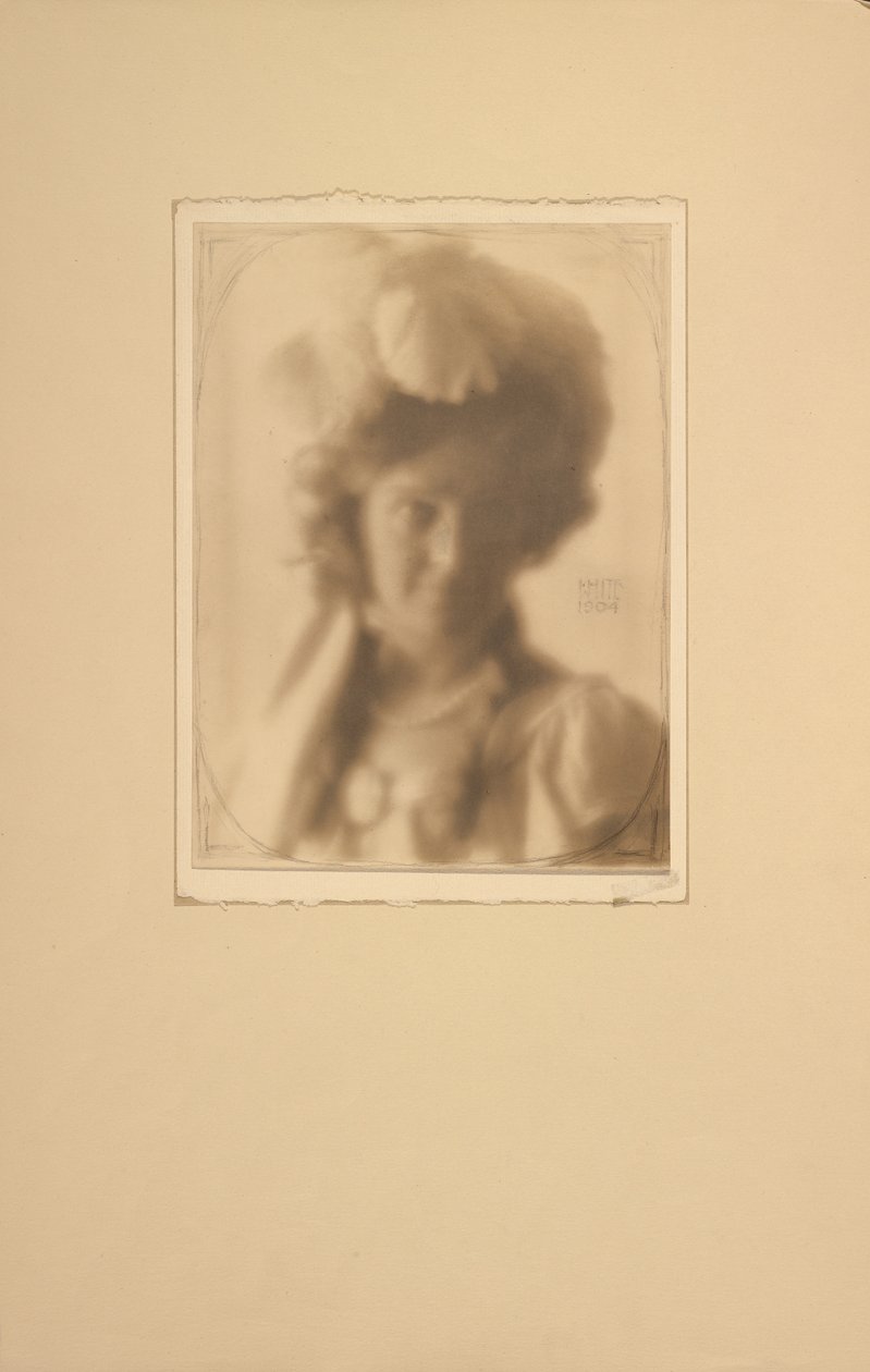 [Portré egy jelmezes nőről] alkotó: Clarence H. White