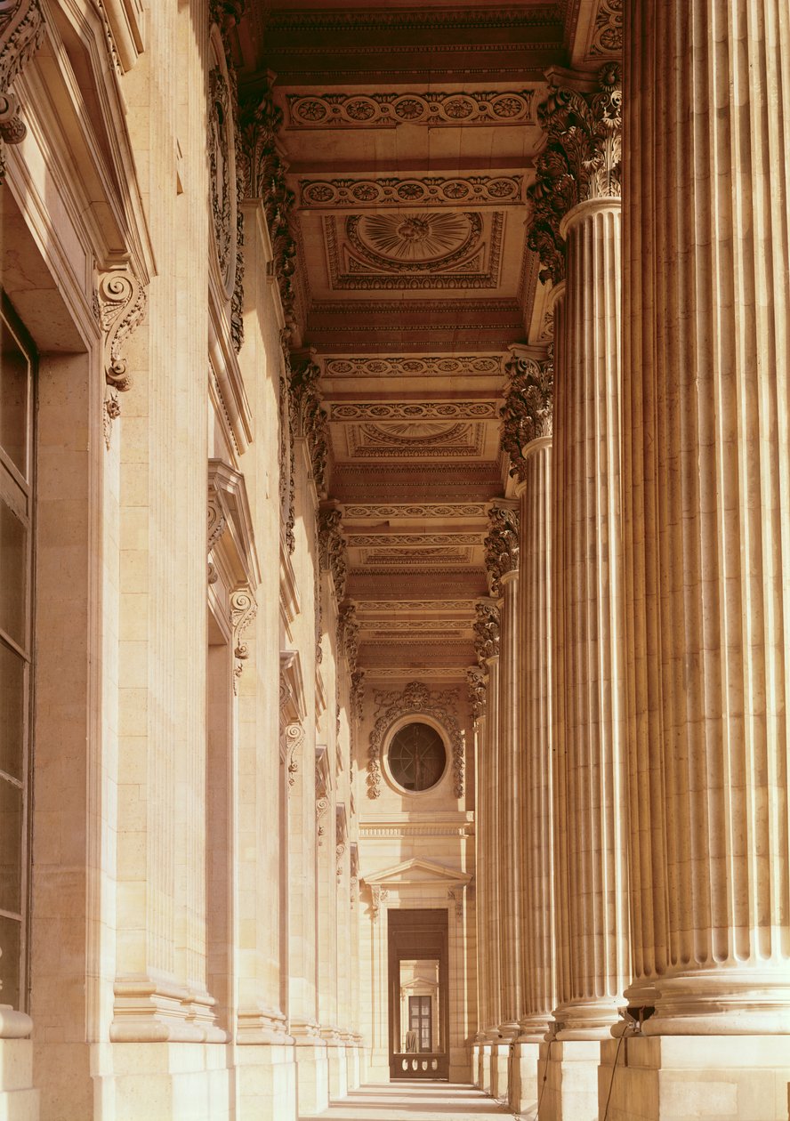 Kilátás a Louvre oszlopcsarnokára alkotó: Claude Perrault