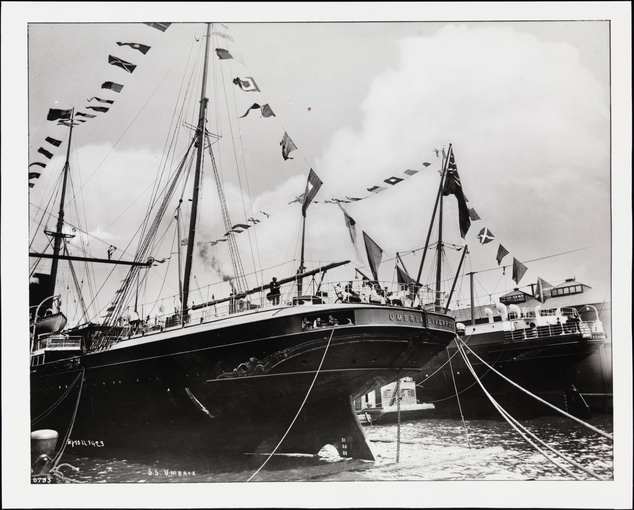 Az S.S. "Umbria" tatja a dokkban, 1900 körül (f/w fotó) alkotó: Company Byron