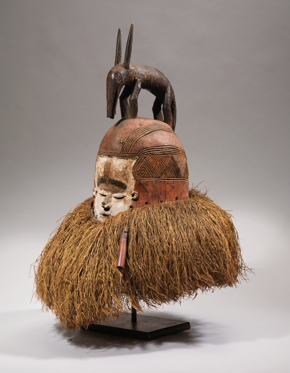 Suku sisakmaszk (állati és növényi rostok, fa és raffia) alkotó: Congolese Congolese