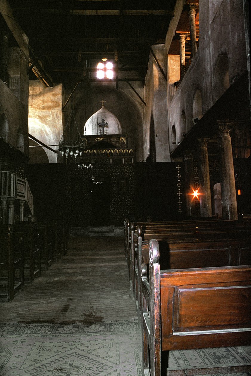 Kilátás a Szent Sergius és Bacchus templom belsejére (Abu Serga) alkotó: Coptic
