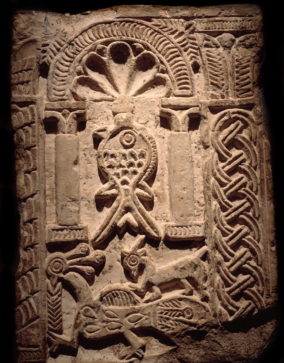 Kopt civilizáció: magas domborművek faltöredéke halakkal (keresztény jelkép). 6. vagy 7. század a JC után. Luxor, Egyiptomi Művészeti Múzeum alkotó: Coptic Coptic