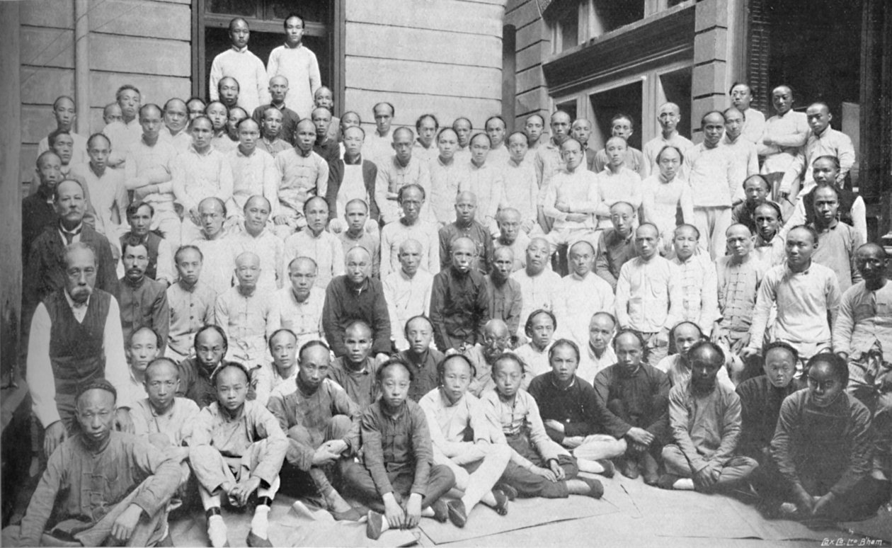 Compositors and Pressmen, North China Daily News Office, 1910 alkotó: Cox Company Ltd
