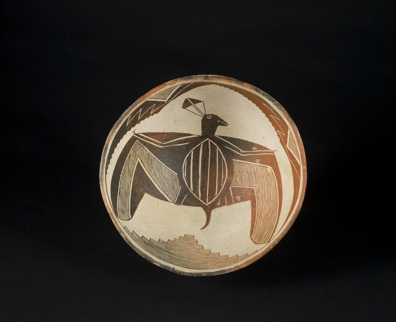 Tál festett motívumokkal, 1060-1110 körül (kerámia pigmenttel) alkotó: Culture Mimbres