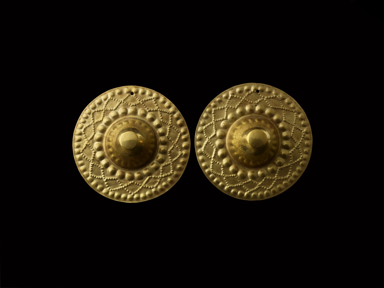 Kúpos füldíszpár, i.sz. 800-1500 (arany) alkotó: Culture Nariño