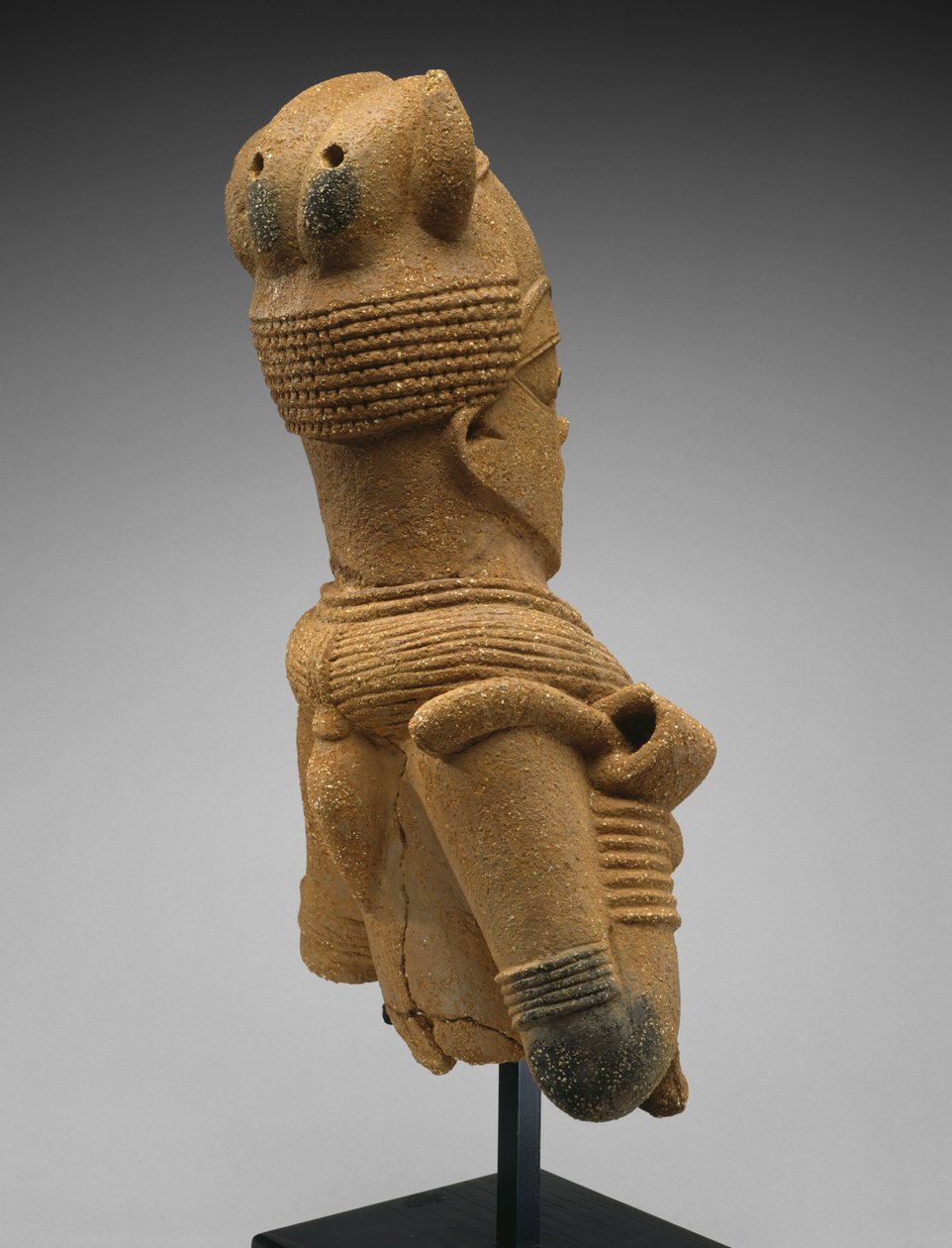 Egy női alak feje és törzse, Jos Plateau régió, Nigéria, Kr.e. 500-i.sz. 200 (cserép) alkotó: Culture Nok