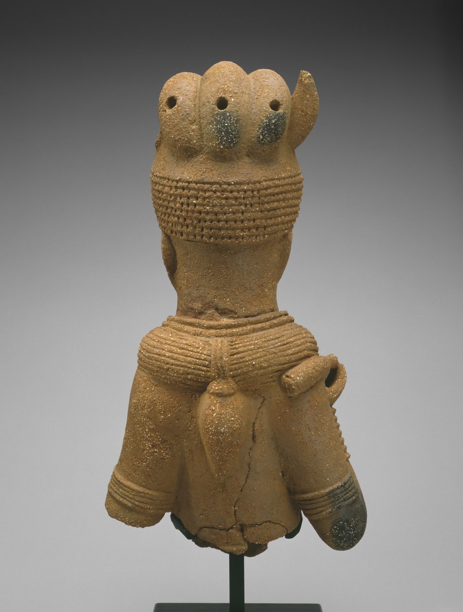 Egy női alak feje és törzse, Jos Plateau régió, Nigéria, Kr.e. 500-i.sz. 200 (cserép) alkotó: Culture Nok