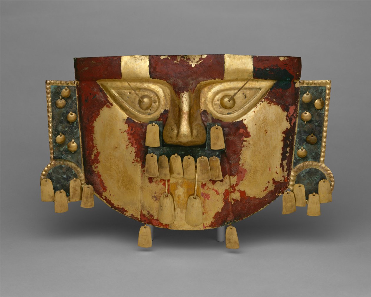 Perui temetkezési maszk, i.sz. 900-1100 (arany, ezüst-réz fedők, cinóber) alkotó: Culture Sicán