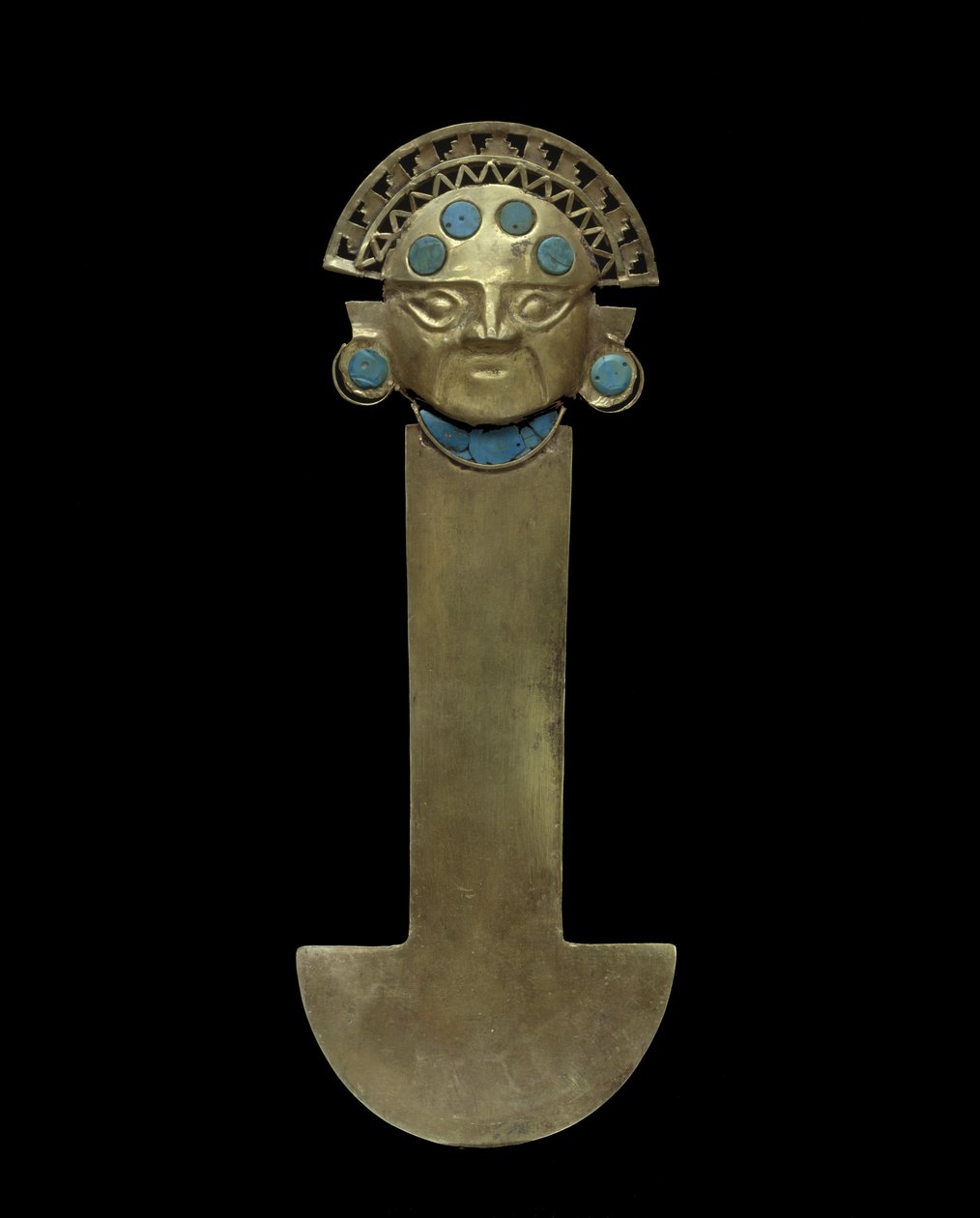 Tumi kés, i.sz. 800-1375 (kalapált, hajszolt és filigrán arany türkiz berakással) alkotó: Culture Sicán