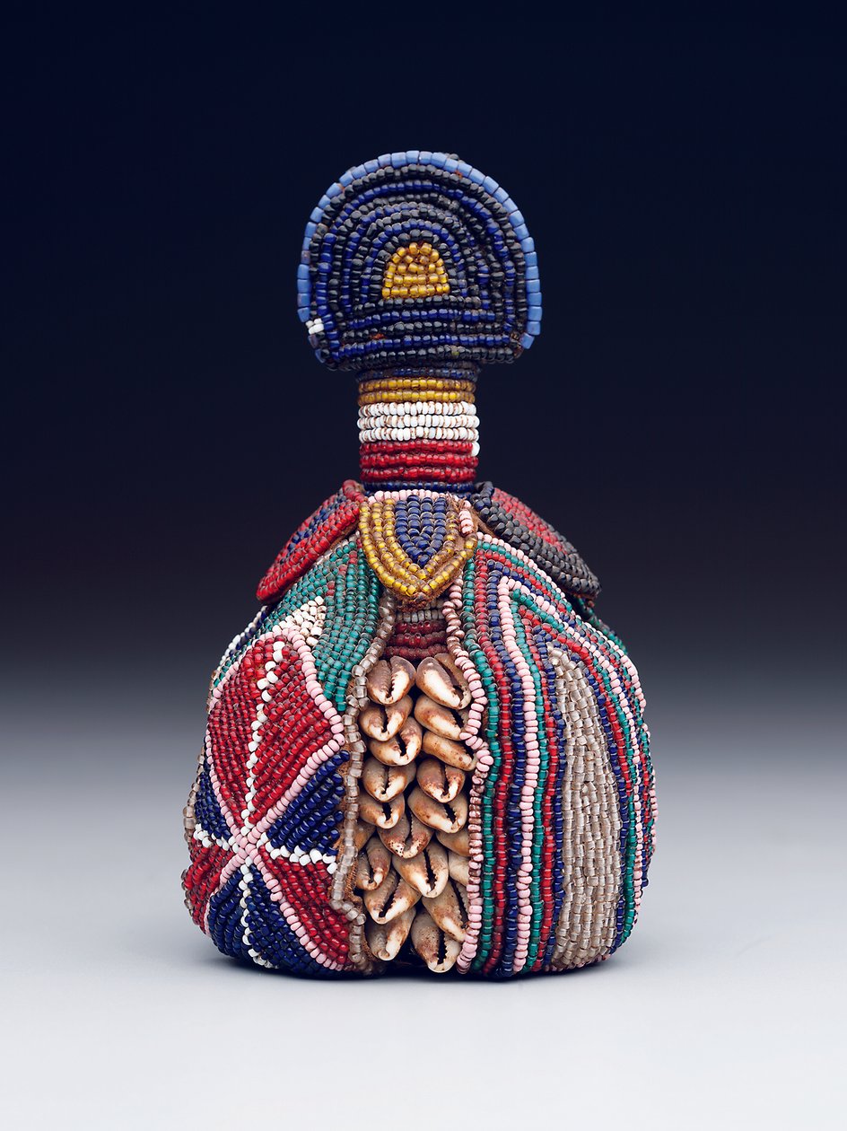 A belső fej (ibori) szimbóluma, a 19. század végétől a 20. század elejéig (üveggyöngyök, cowrie kagylók és bőr) alkotó: Yoruba Culture