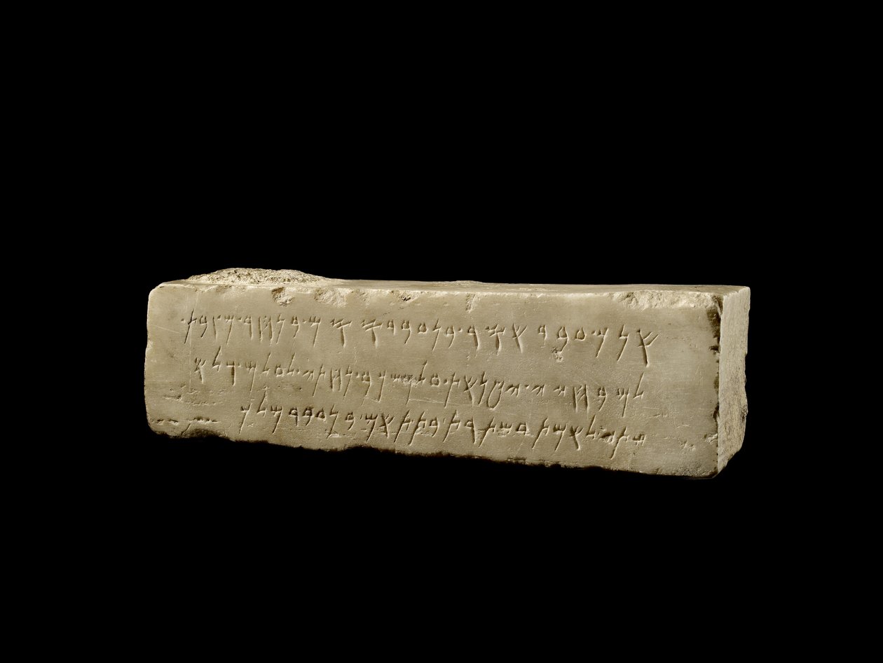 Márványtömb föníciai temetési felirattal, II. ciprusi-klasszikus időszak, ie 400-312 körül (márvány) alkotó: Cypriot