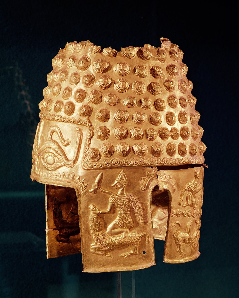 Szertartásos sisak, Poiana Cotofenesti, Prahova megye (arany) alkotó: Dacian