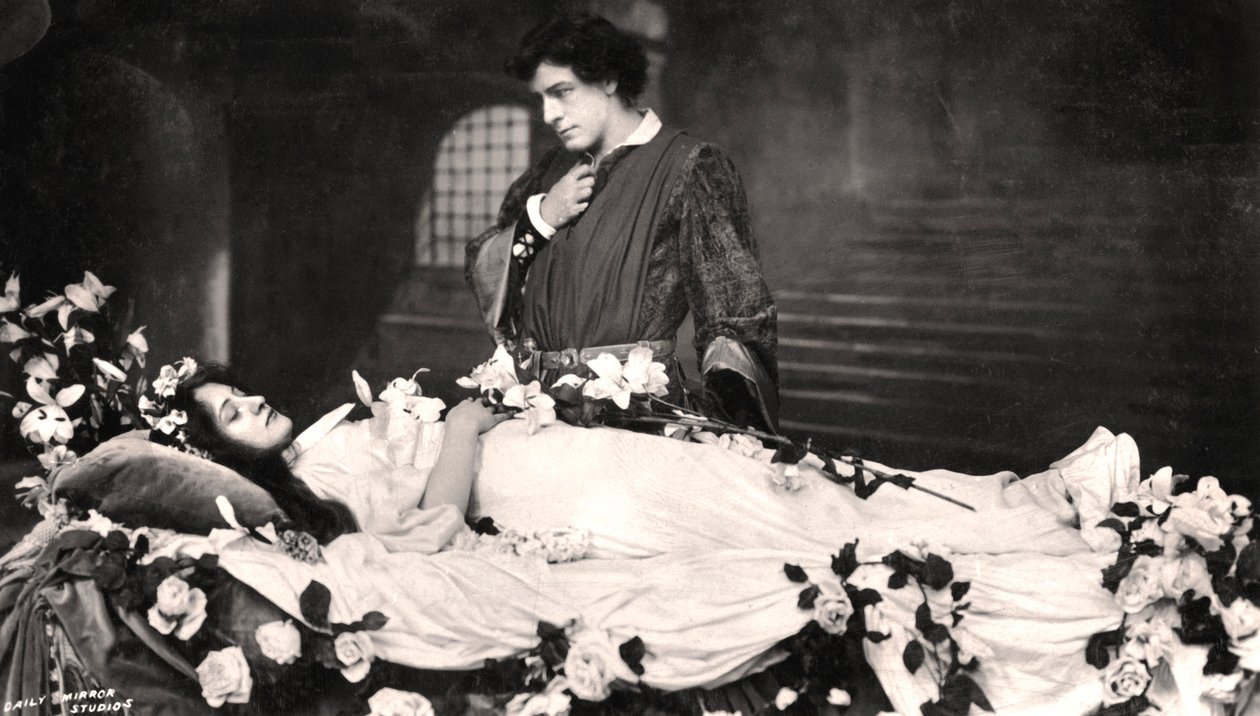 Matheson Lang és Nora Kerin a Rómeó és Júlia jelenetében, 1908. alkotó: Daily Mirror Studios