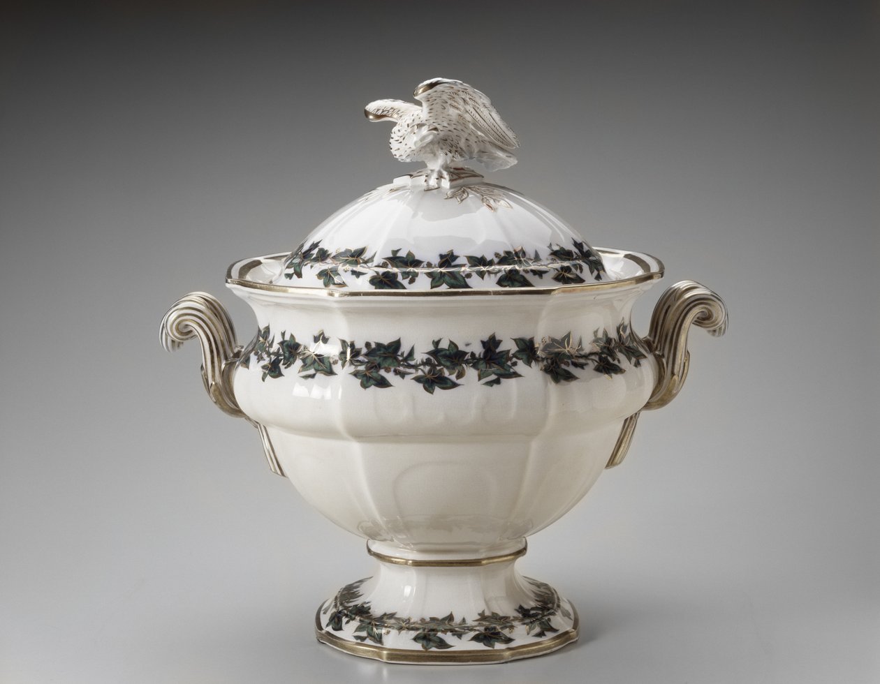 Leves Tureen, c. 1853 (ólommázas cserépedény) alkotó: Dale Hall Pottery T. J. and J. Mayer