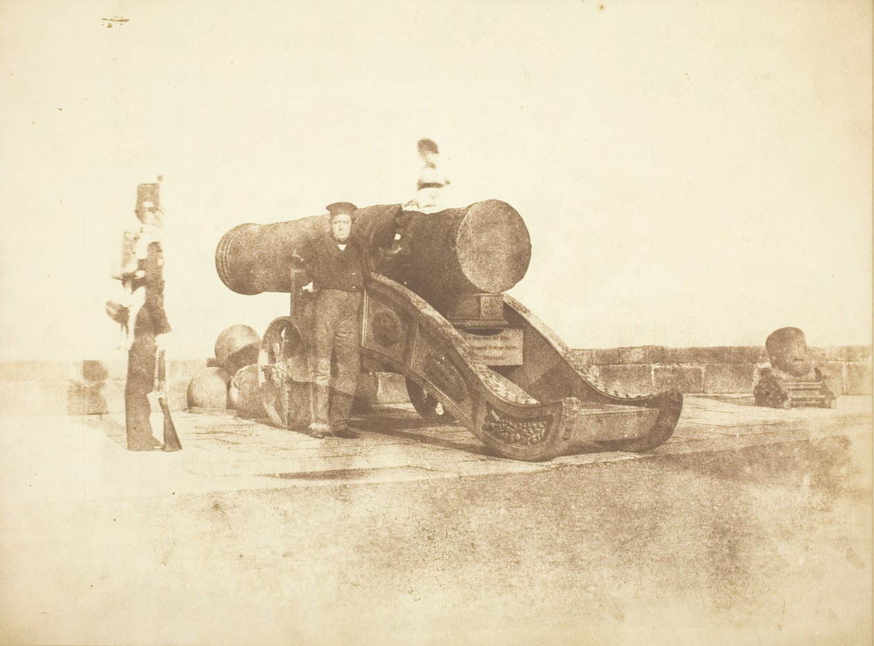 A „Mons Meg” ágyú az Edinburgh-i kastélyban és egy közlegény a skót királyi királyi zászlóaljban..., 184 Alkotók: David Octavius Hill, Robert Adamson, Hill & Adamson. alkotó: Hill and Adamson