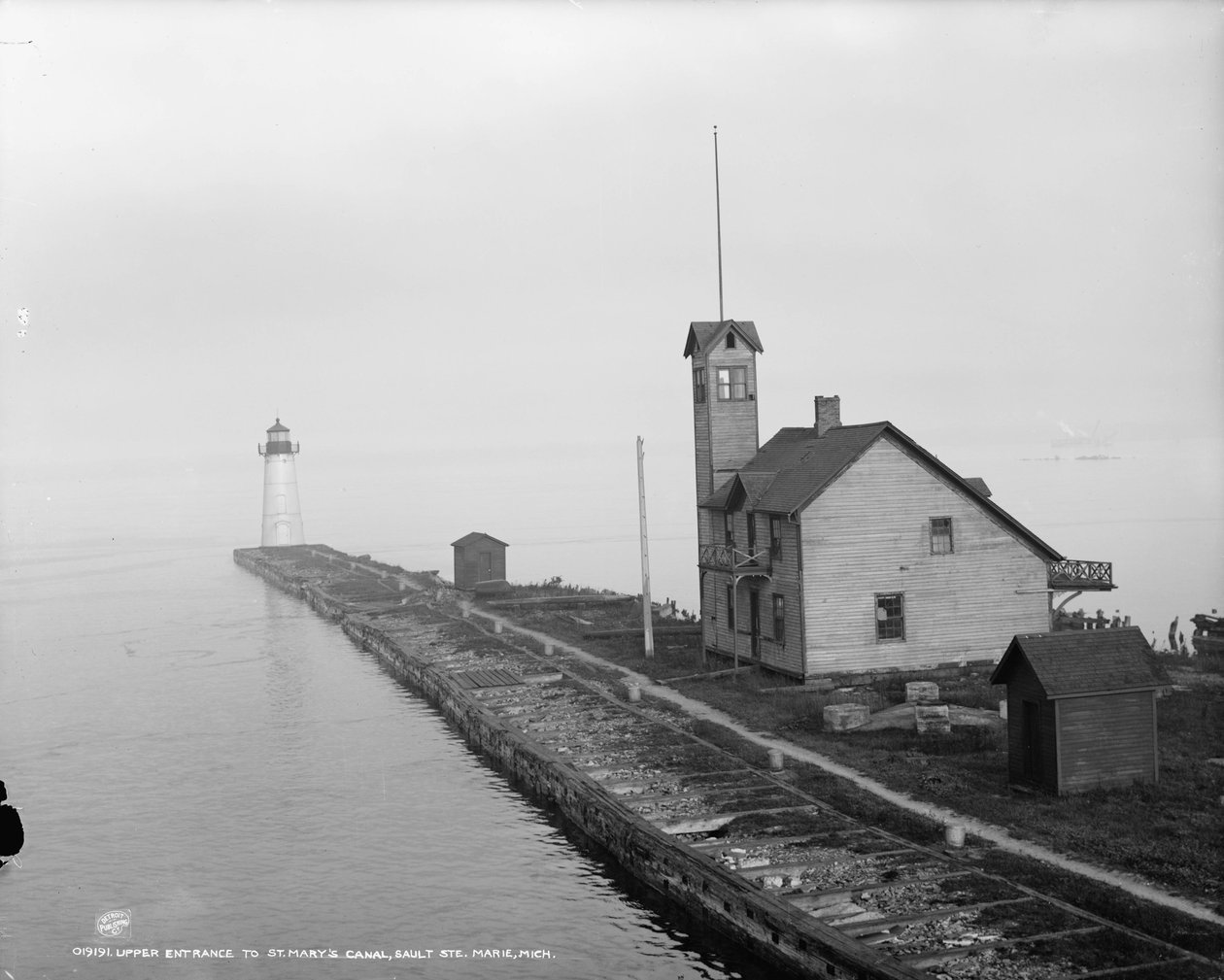 A Szent Mária-csatorna bejárata, Sault Ste. Marie, Michigan, 1900-2006 körül alkotó: Detroit Publishing Co.