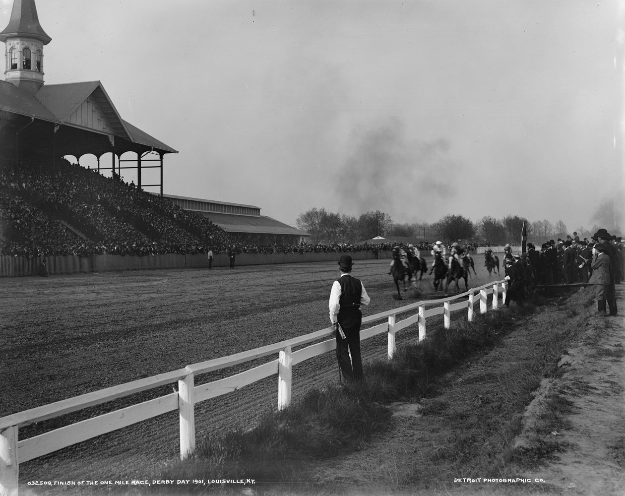 Az egy mérföldes verseny célpontja, Derby Day 1901, Louisville, Kentucky, 1901 alkotó: Detroit Publishing Co.