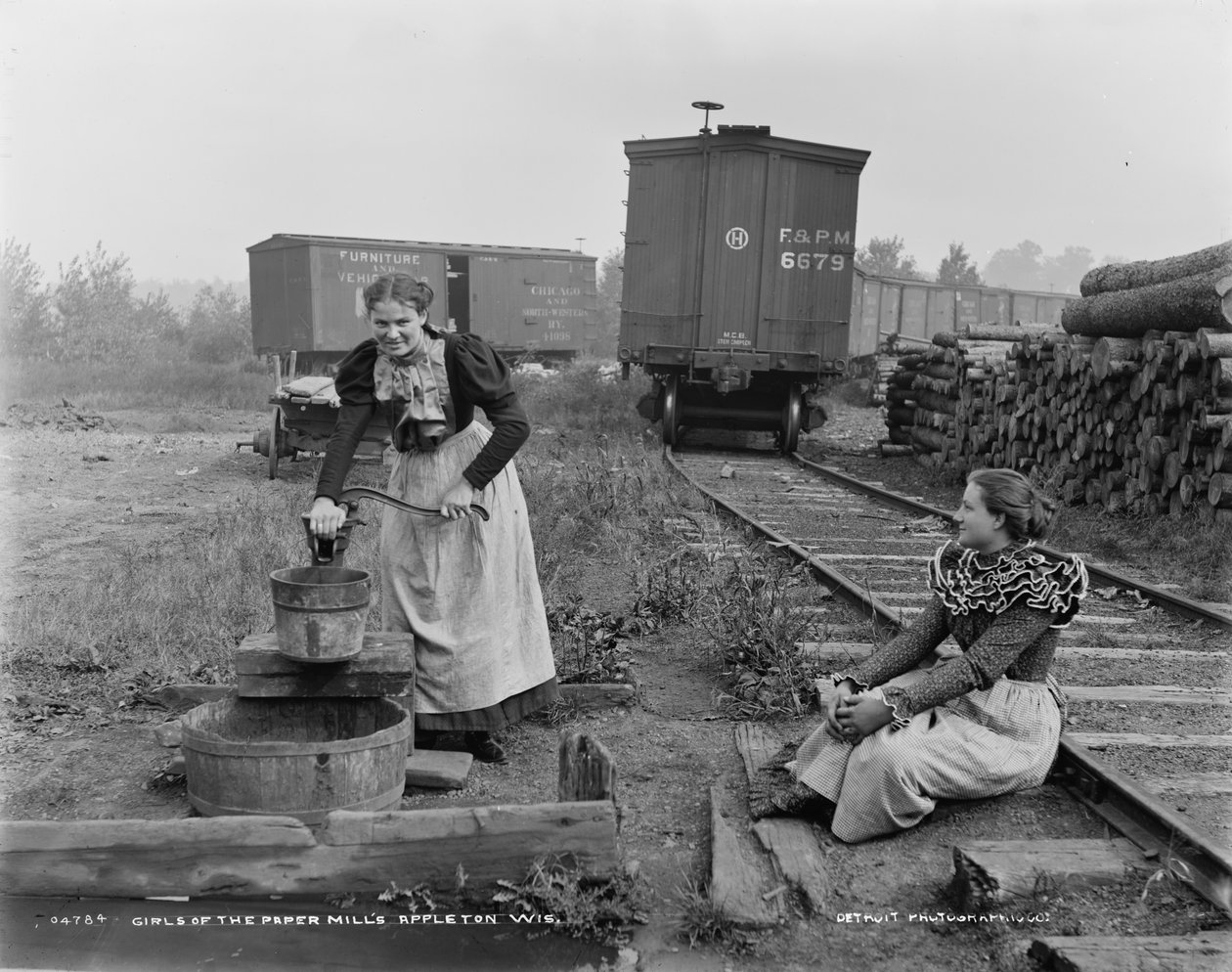 Lányok a papírgyárakból, Appleton, Wisconsin, 1880-99 körül alkotó: Detroit Publishing Co.