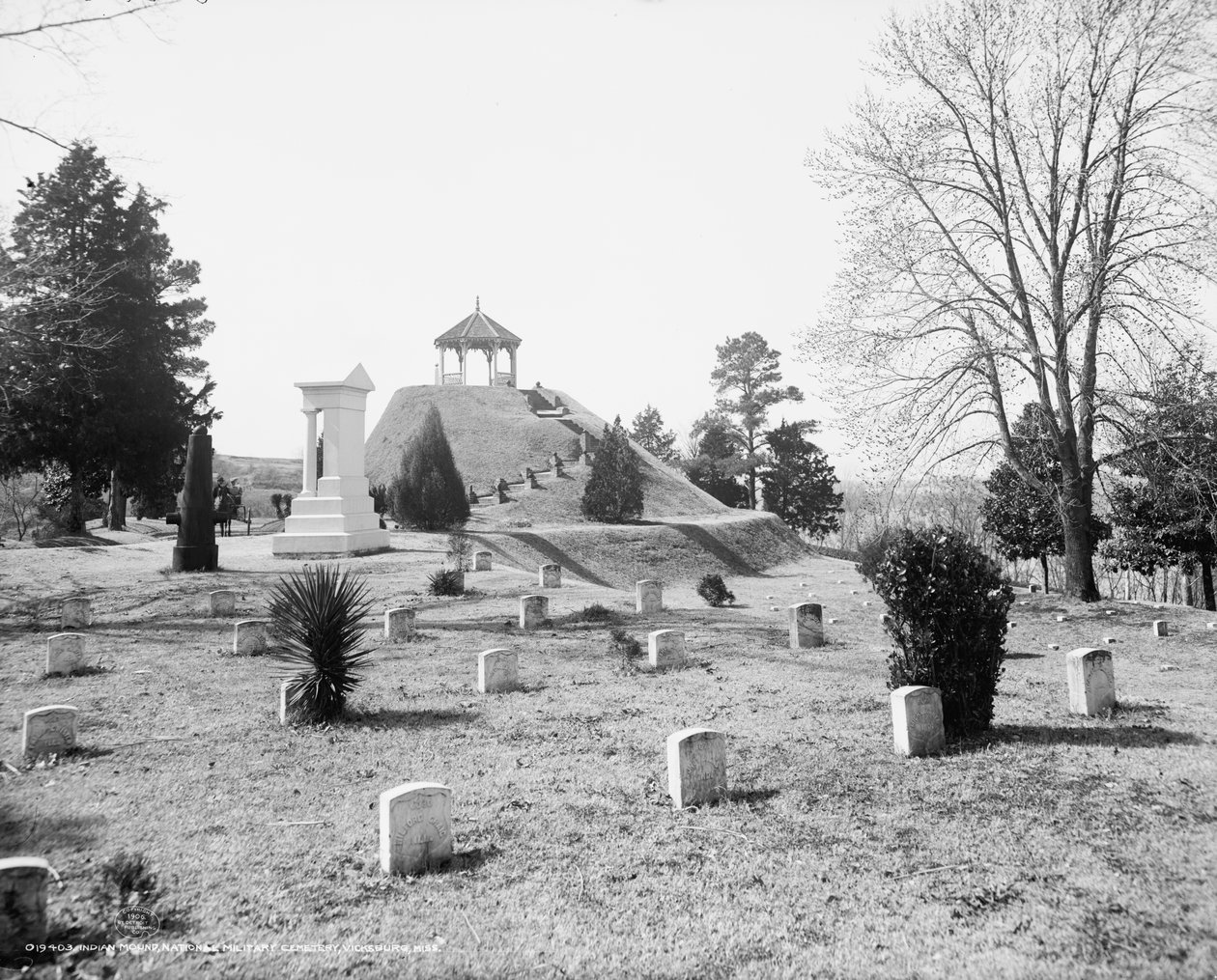 Indian Mound, National Military Cemetery, Vicksburg, Mississippi, 1906 körül alkotó: Detroit Publishing Co.