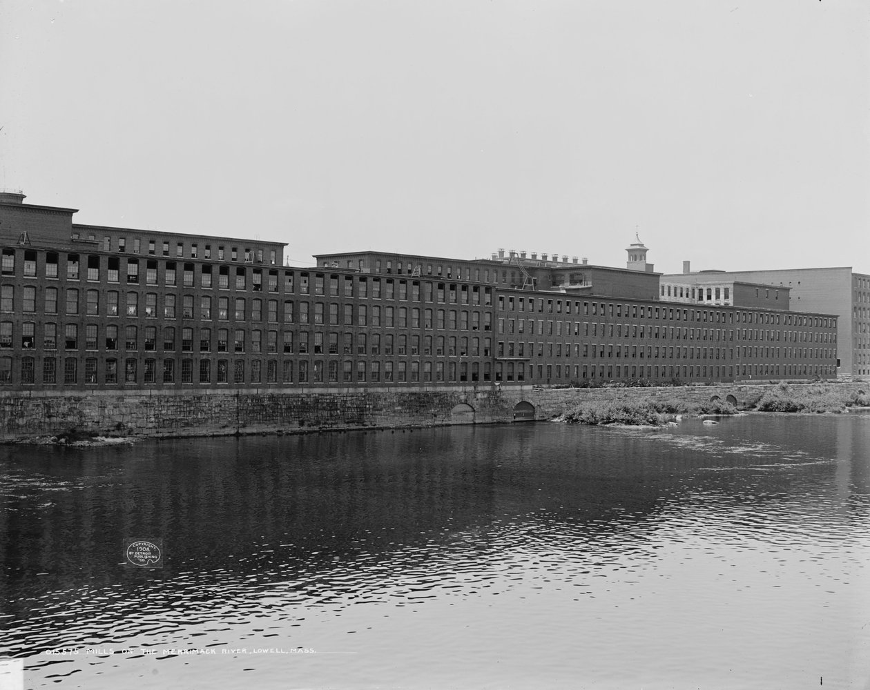 Malmok a Merrimack folyón, Lowell, Massachusetts, 1908 körül alkotó: Detroit Publishing Co.