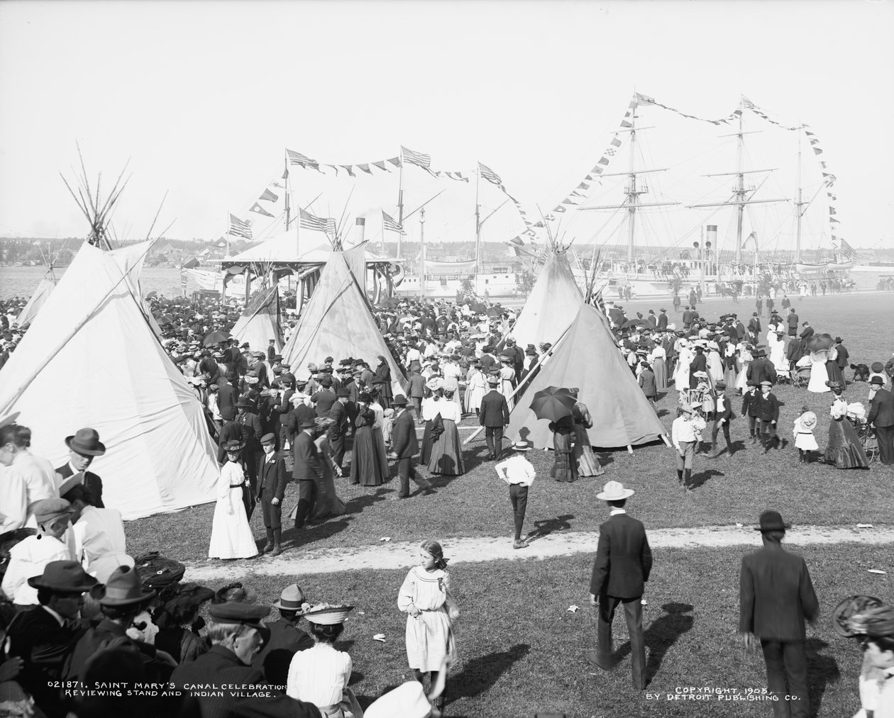 Szent Mária-csatorna ünnepe, áttekintő stand és indián falu, 1905 körül alkotó: Detroit Publishing Co.