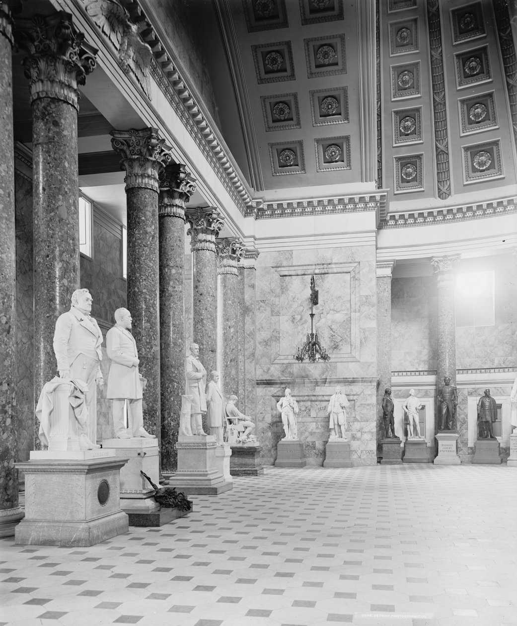 A Corner in Statuary Hall, a washingtoni Capitolium, 1904 körül alkotó: Detroit Publishing Co.