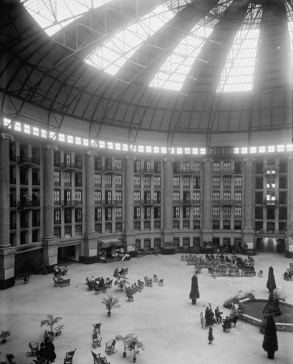 A New West Baden Springs Hotel átriuma, West Baden Springs, Indiana, 1900-15 alkotó: Detroit Publishing Co.
