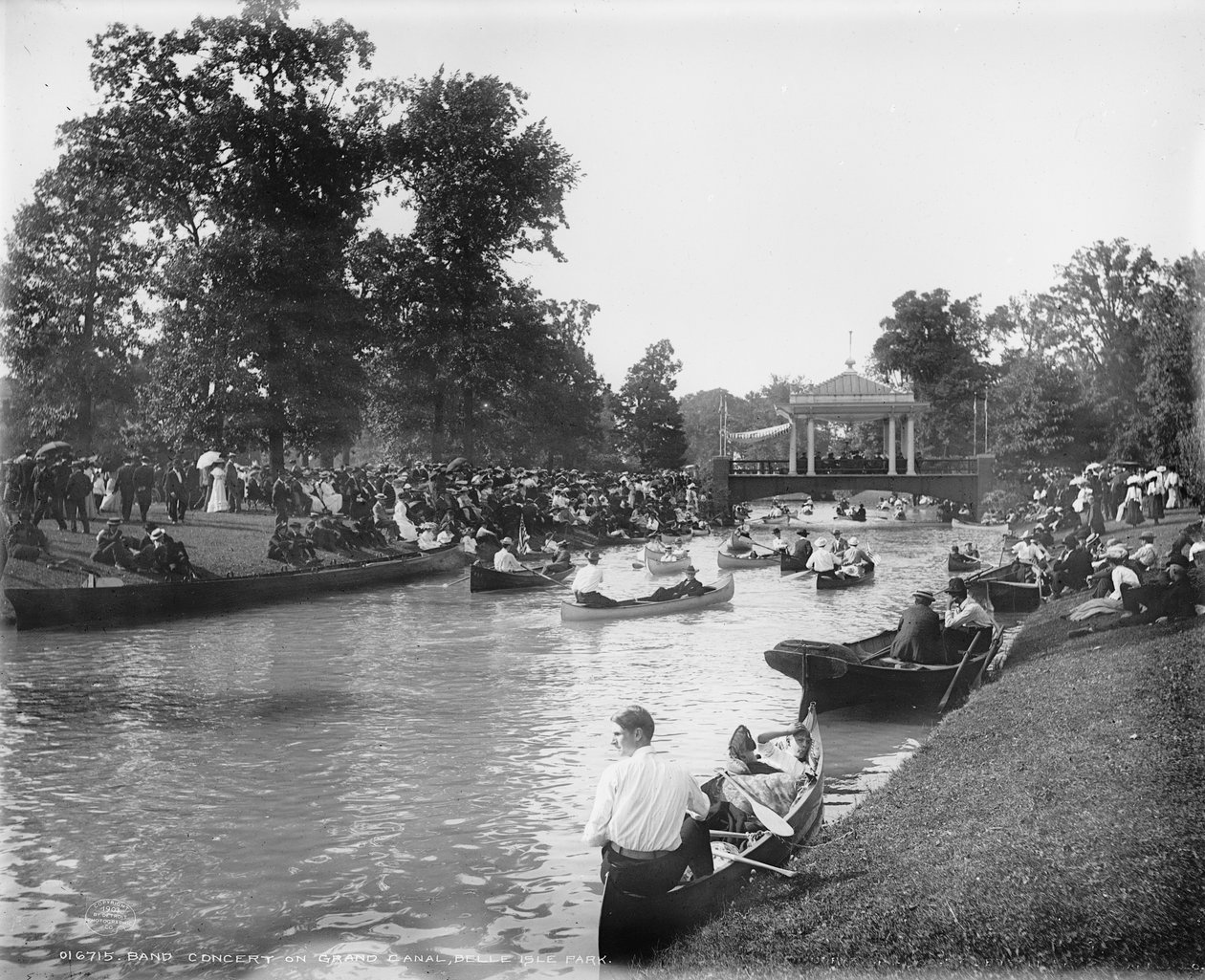 Zenekar koncert a Canal Grandén, Belle Isle Park, 1903-20 alkotó: Detroit Publishing Co.