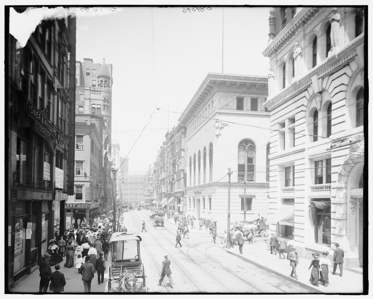 Corner of Fifth Avenue és Wood Street, Pittsburgh, Pa. alkotó: Detroit Publishing Co.