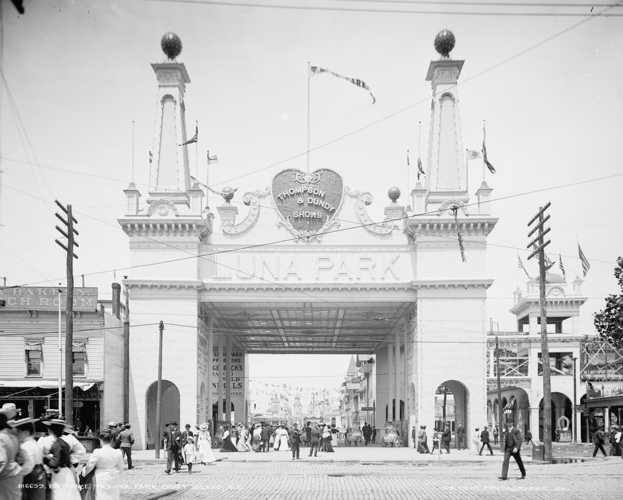 A Luna Park bejárata, Coney Island, New York alkotó: Detroit Publishing Co.
