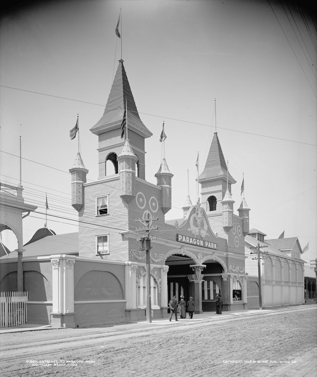 Bejárat a Paragon Parkba, Nantasket Beach, 1905 körül (f/w fotó) alkotó: Detroit Publishing Co.