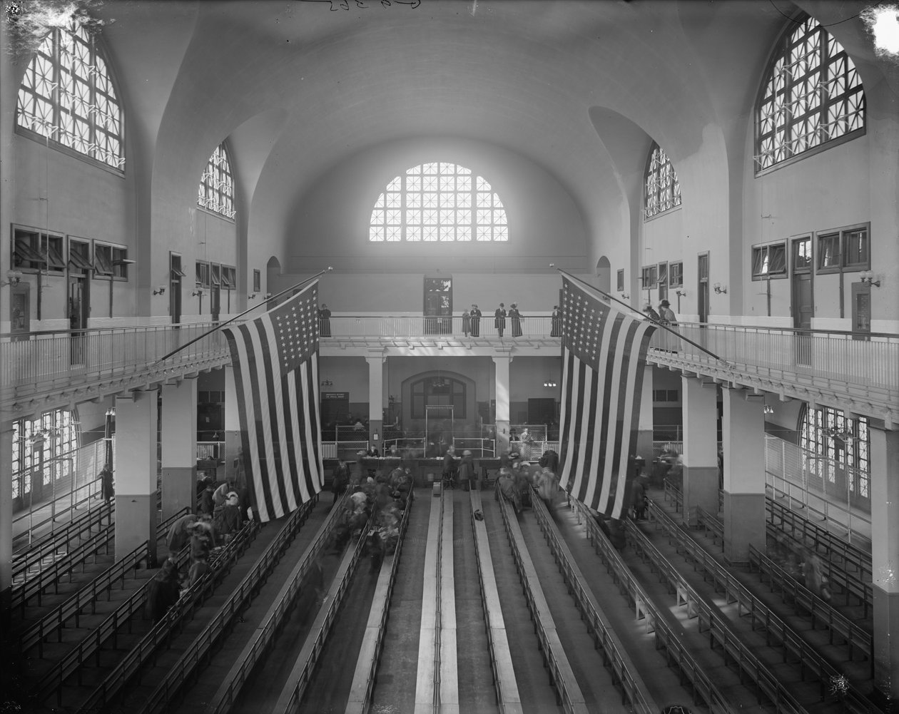 Inspection Room, Ellis Island, New York City, 1910 körül (f/w fotó) alkotó: Detroit Publishing Co.