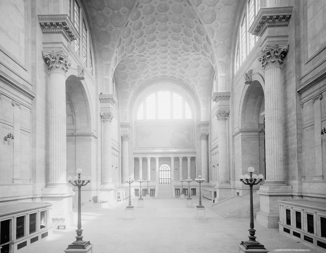Fő váróterem, Pennsylvania állomás, New York, 1910 körül (f/w fotó) alkotó: Detroit Publishing Co.