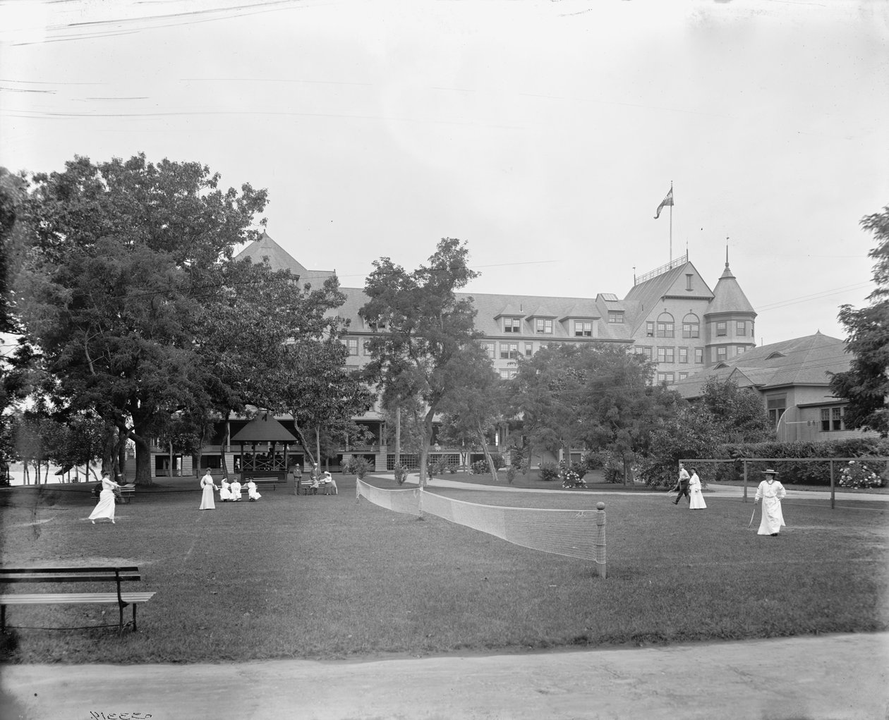 Manhasset, tenisz a Manhanset House-ban, Shelter Island, N.Y., 1904 körül alkotó: Detroit Publishing Co.