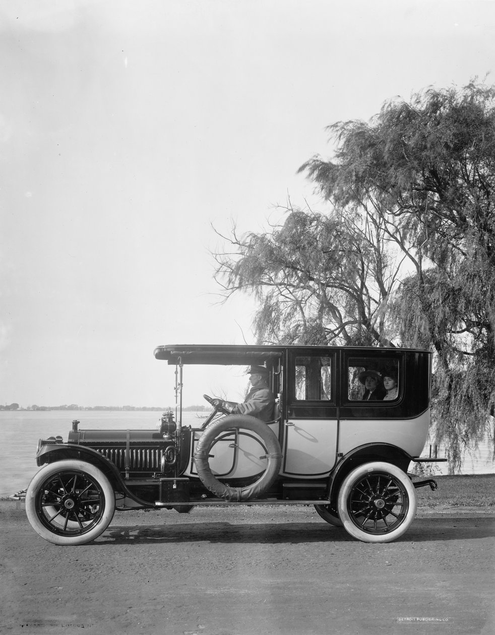 Packard 1912 szedán alkotó: Detroit Publishing Co.